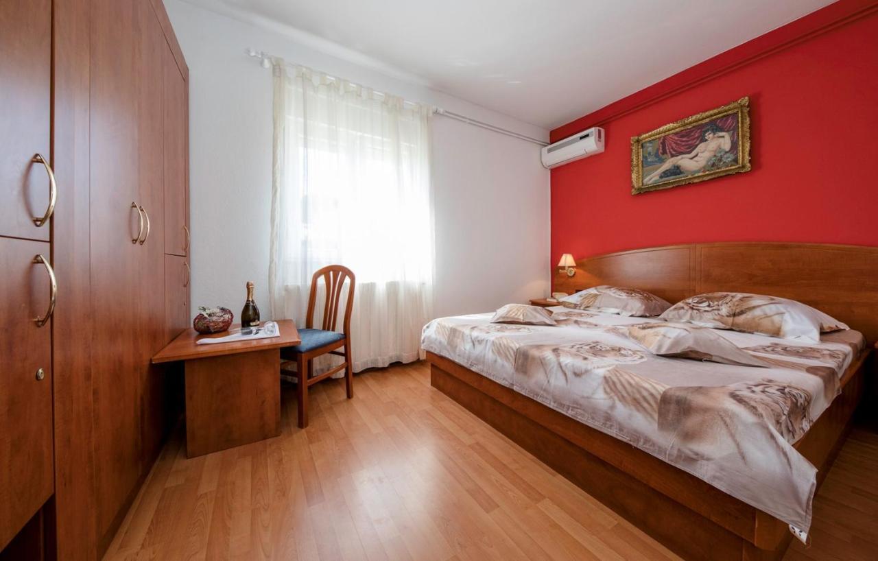Apartment Dominik 2874 Palit Exterior photo