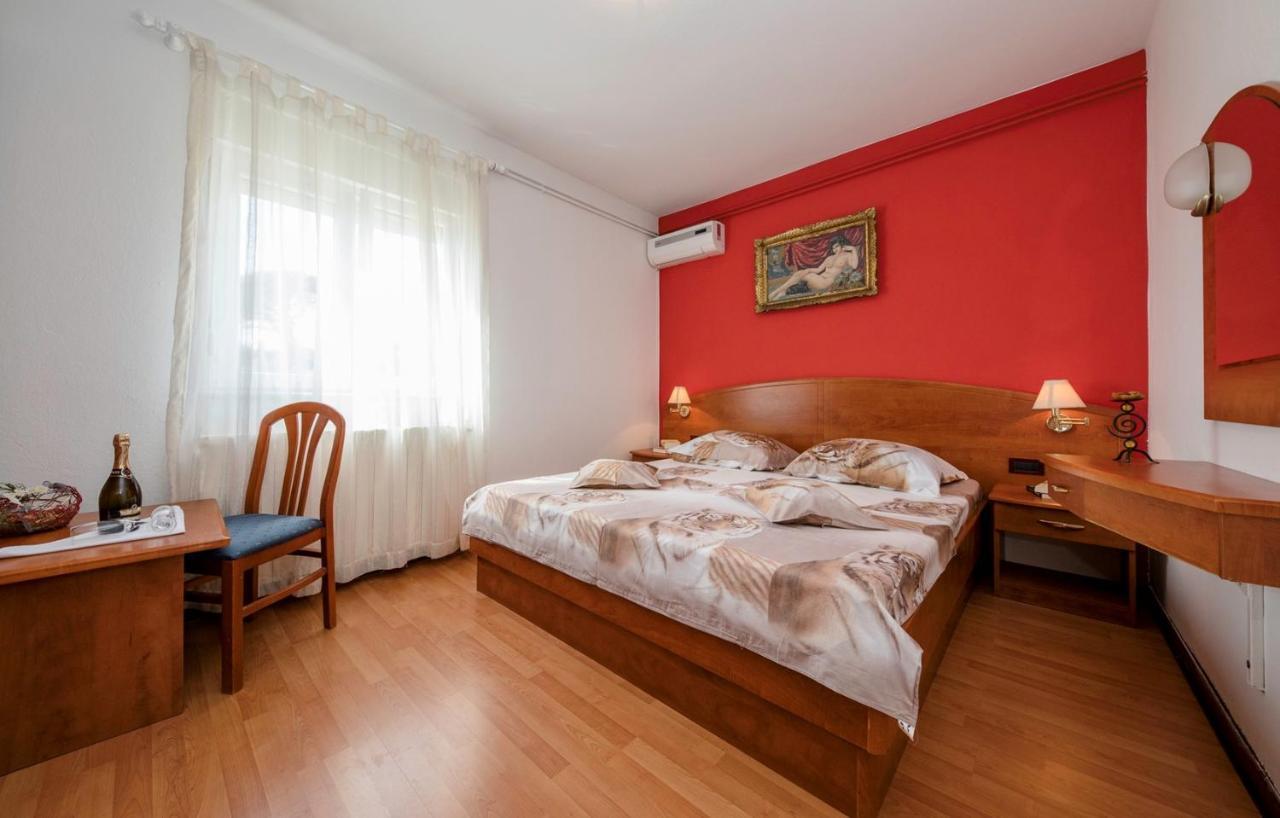 Apartment Dominik 2874 Palit Exterior photo